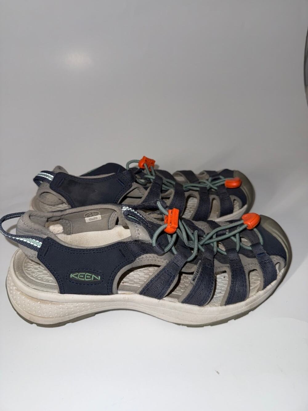 Keen women’s  Astoria blue outdoor hiking water shoe size 8